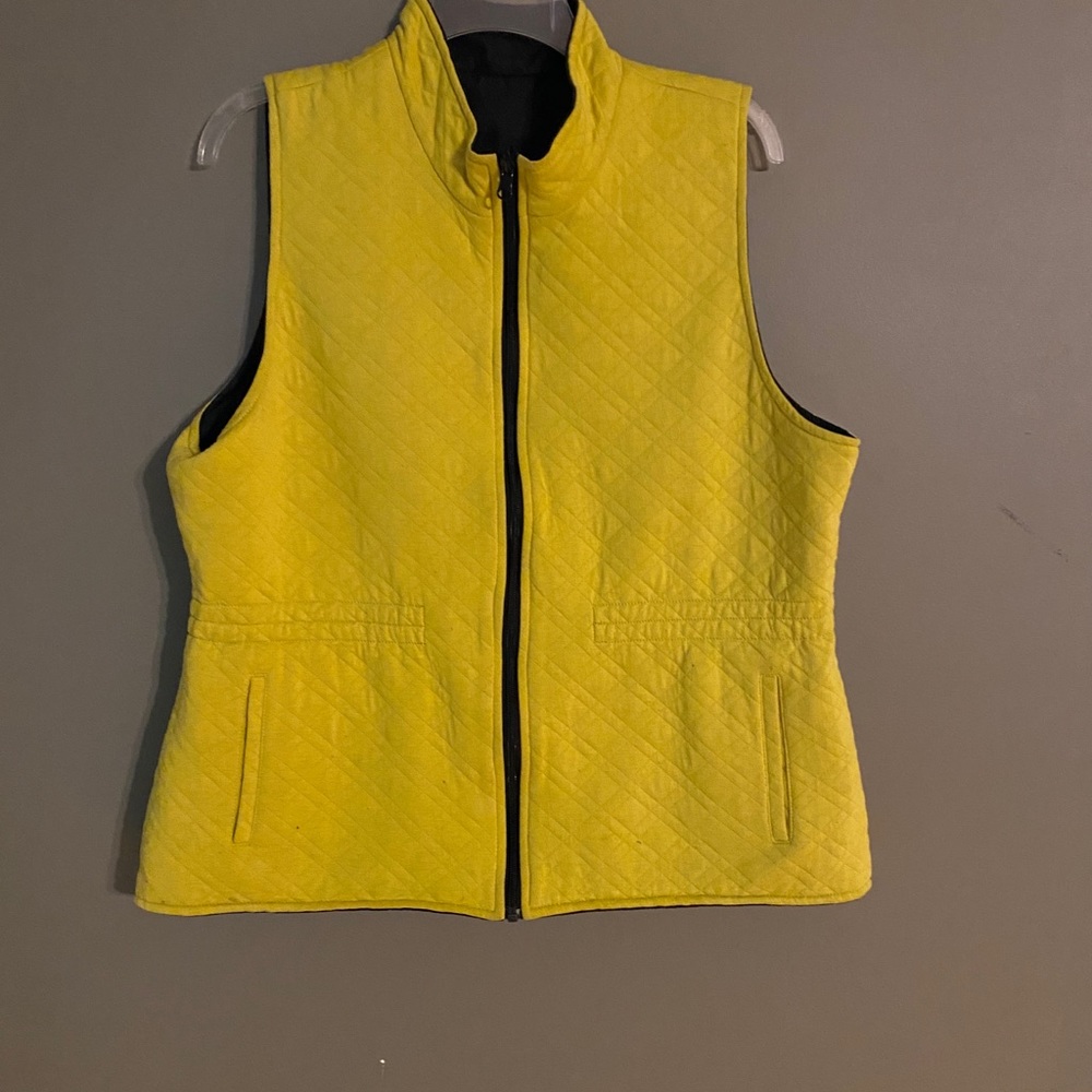 Cabi size XL reversible quilted Vest